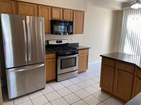 Kitchen - 1091 Delta Dr, Elgin, IL 60123 photo 2 of 5