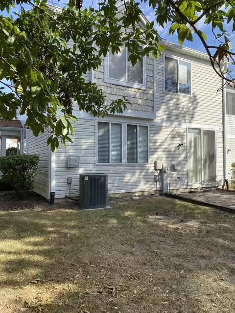 Exterior - 1091 Delta Dr, Elgin, IL 60123 photo 4 of 4