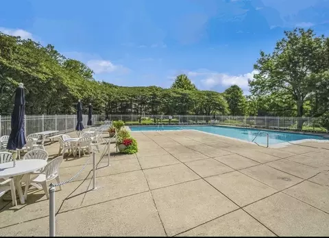 Exterior - 1500 Harbour Dr #2K, Wheeling, IL 60090 photo 2 of 2