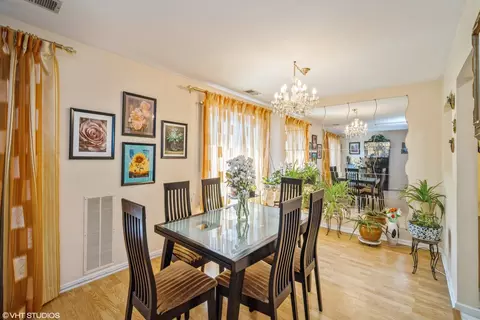 Dining - 1500 Harbour Dr #2K, Wheeling, IL 60090 photo 1 of 2