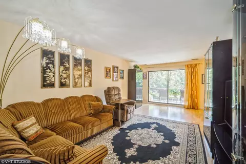 Living - 1500 Harbour Dr #2K, Wheeling, IL 60090 photo 1 of 1