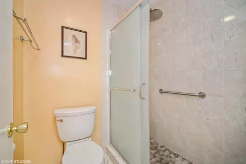 Bath - 1500 Harbour Dr #2K, Wheeling, IL 60090 photo 2 of 3