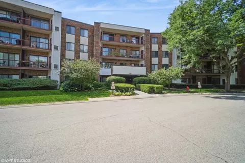 1500 Harbour Dr #2K, Wheeling, IL 60090