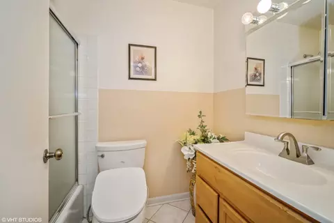 Bath - 1500 Harbour Dr #2K, Wheeling, IL 60090 photo 3 of 3