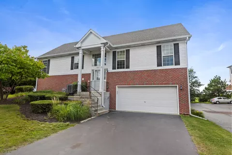 3867 Bailey Rd E, Yorkville, IL 60560