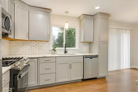 Kitchen - 853 Voyager Dr, Bartlett, IL 60103 photo 2 of 2
