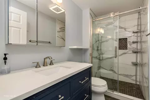 Bath - 853 Voyager Dr, Bartlett, IL 60103 photo 2 of 2