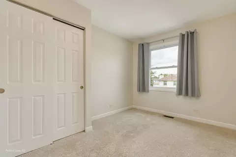 Bedroom - 853 Voyager Dr, Bartlett, IL 60103 photo 5 of 6