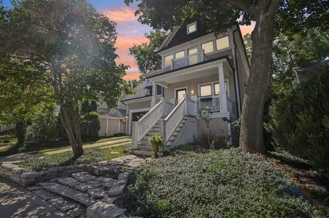 108 S River Ln, Geneva, IL 60134