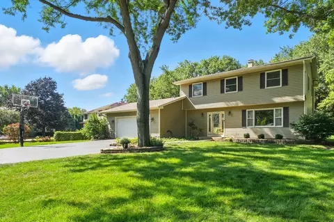 1214 Carol Crest Dr, Sleepy Hollow, IL 60118