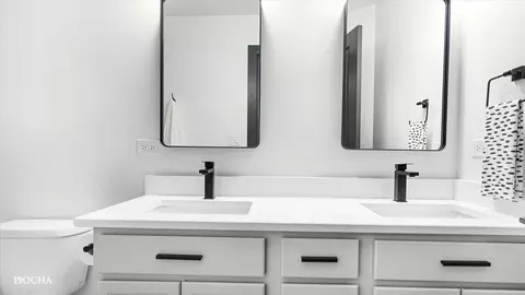 Bath - 26827 Ashgate Xing, Plainfield, IL 60585 photo 4 of 5