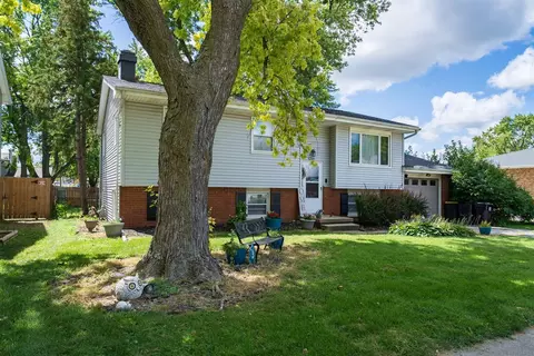 Exterior - 1701 Hoover Dr, Normal, IL 61761 photo 4 of 11