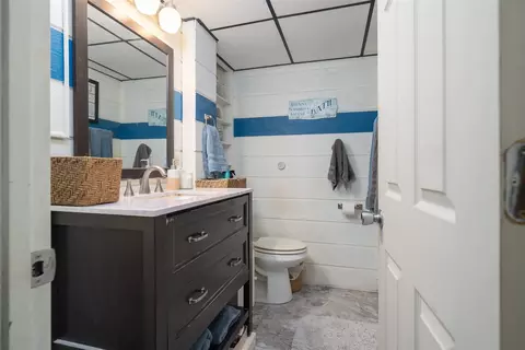 Bath - 1701 Hoover Dr, Normal, IL 61761 photo 2 of 2