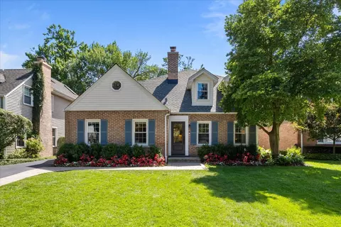2323 Greenwood Ave, Wilmette, IL 60091