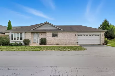 286 Woodward St, Beecher, IL 60401