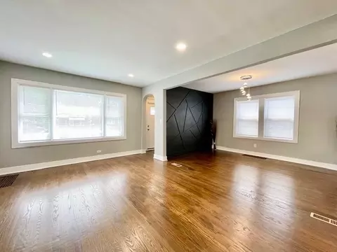 9302 S Eberhart Ave, Chicago, IL 60619 photo 2