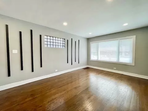 9302 S Eberhart Ave, Chicago, IL 60619 photo 4