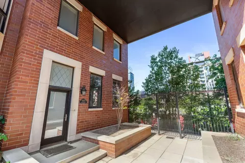 660 W Fulton St #E, Chicago, IL 60661