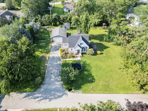 313 83rd St, Willowbrook, IL 60527 photo 2