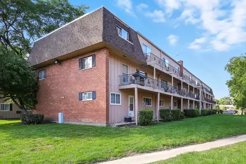 2506 Algonquin Rd #1, Rolling Meadows, IL 60008 photo 2