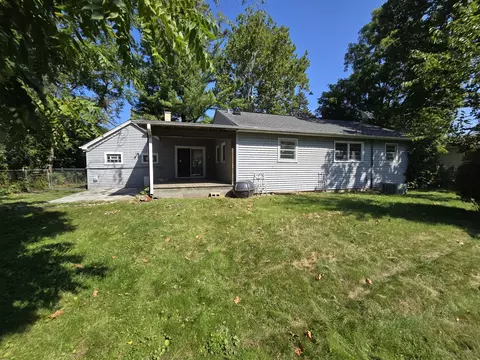 Exterior - 901 E Krage Dr, Addison, IL 60101 photo 4 of 11