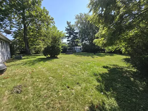 Exterior - 901 E Krage Dr, Addison, IL 60101 photo 10 of 11