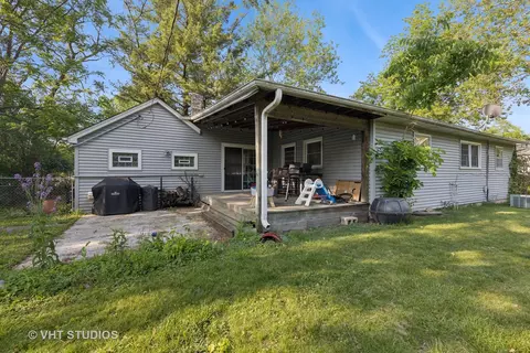 Exterior - 901 E Krage Dr, Addison, IL 60101 photo 6 of 11