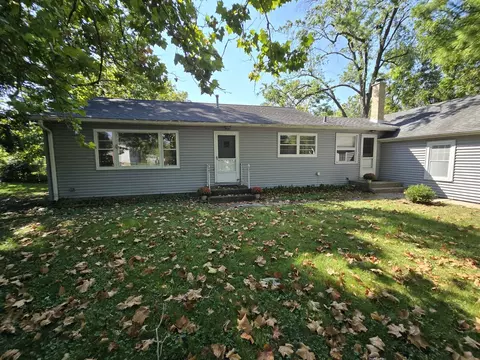 Exterior - 901 E Krage Dr, Addison, IL 60101 photo 2 of 11
