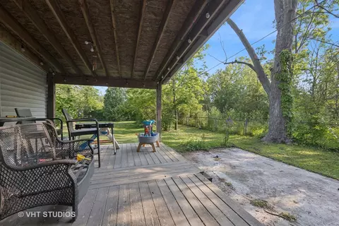 Exterior - 901 E Krage Dr, Addison, IL 60101 photo 7 of 11