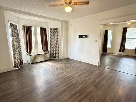 Living - 604 2nd Ave, Sterling, IL 61081 photo 2 of 5