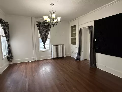 Living - 604 2nd Ave, Sterling, IL 61081 photo 4 of 5