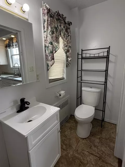 Bath - 604 2nd Ave, Sterling, IL 61081 photo 1 of 4