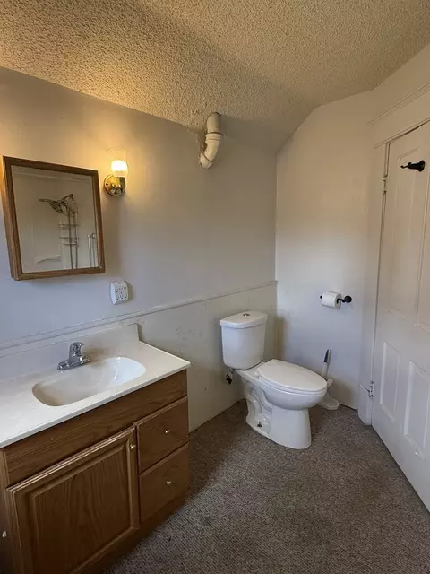Bath - 604 2nd Ave, Sterling, IL 61081 photo 3 of 4