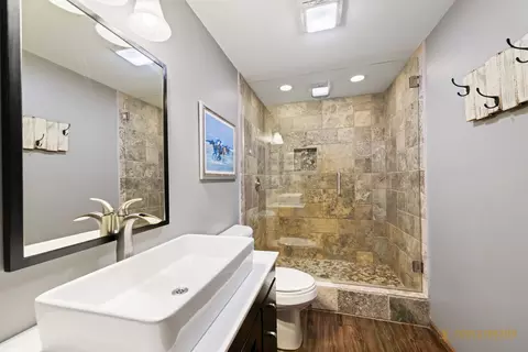 Bath - 2600 Whiteoak Ct, Mchenry, IL 60050 photo 4 of 4