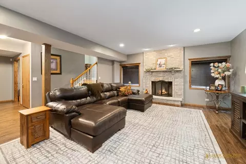 Living - 2600 Whiteoak Ct, Mchenry, IL 60050 photo 4 of 4