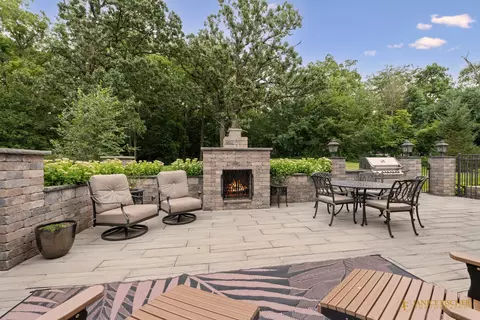 Exterior - 2600 Whiteoak Ct, Mchenry, IL 60050 photo 2 of 9