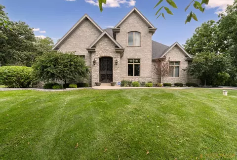 2600 Whiteoak Ct, Mchenry, IL 60050