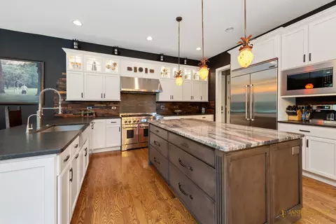 Kitchen - 2600 Whiteoak Ct, Mchenry, IL 60050 photo 2 of 4