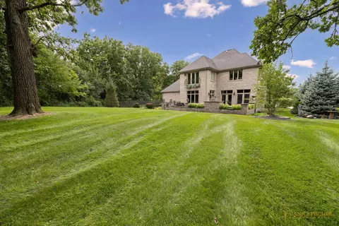 Exterior - 2600 Whiteoak Ct, Mchenry, IL 60050 photo 8 of 9