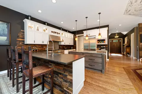 Kitchen - 2600 Whiteoak Ct, Mchenry, IL 60050 photo 3 of 4