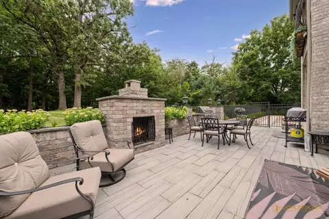 Exterior - 2600 Whiteoak Ct, Mchenry, IL 60050 photo 3 of 9