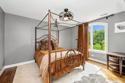 Bedroom - 2600 Whiteoak Ct, Mchenry, IL 60050 photo 1 of 3