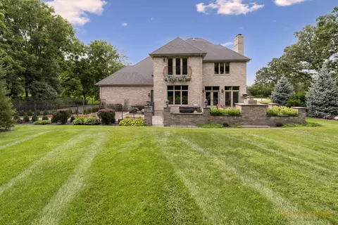 Exterior - 2600 Whiteoak Ct, Mchenry, IL 60050 photo 7 of 9