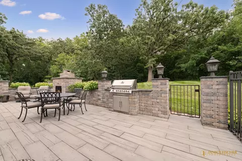 Exterior - 2600 Whiteoak Ct, Mchenry, IL 60050 photo 5 of 9