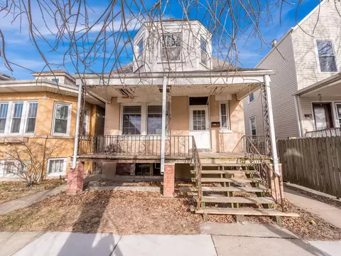 4028 W Roscoe St, Chicago, IL 60641