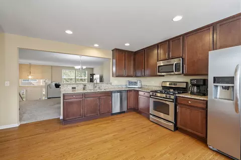 254 Devoe Dr, Oswego, IL 60543 photo 9