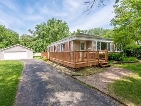 566 Glendale Ave, Wheaton, IL 60187