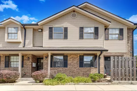 1490 W Jefferson Ave #B, Naperville, IL 60540