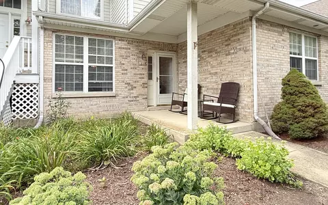 115 Hillwood Pl #115, Aurora, IL 60506