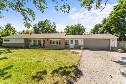 4501 E Kuhn Rd, Richmond, IL 60071